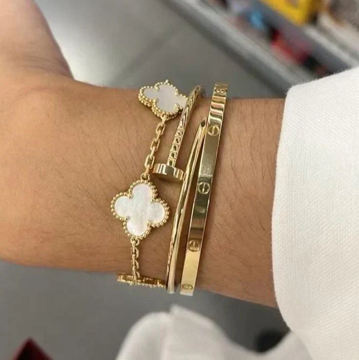CLOVER | White Bracelet